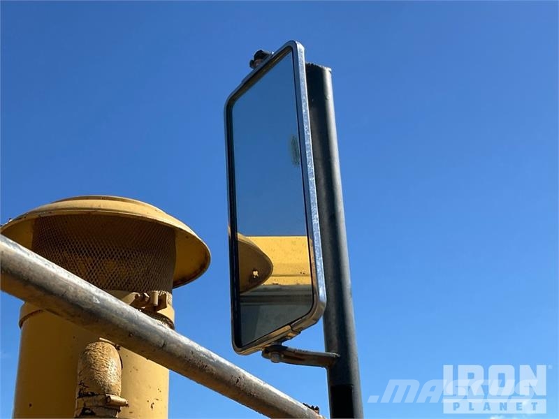 CAT D25C Haul Truck 鉸接式起吊車
