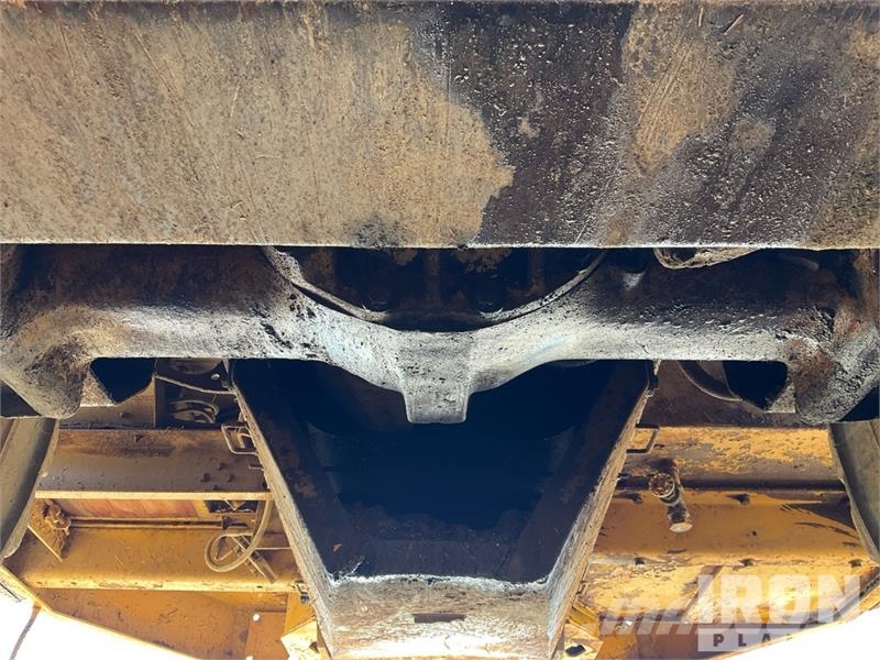 CAT D25C Haul Truck 鉸接式起吊車