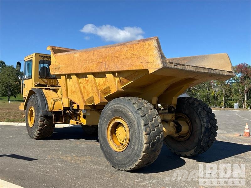 CAT D25C Haul Truck 鉸接式起吊車
