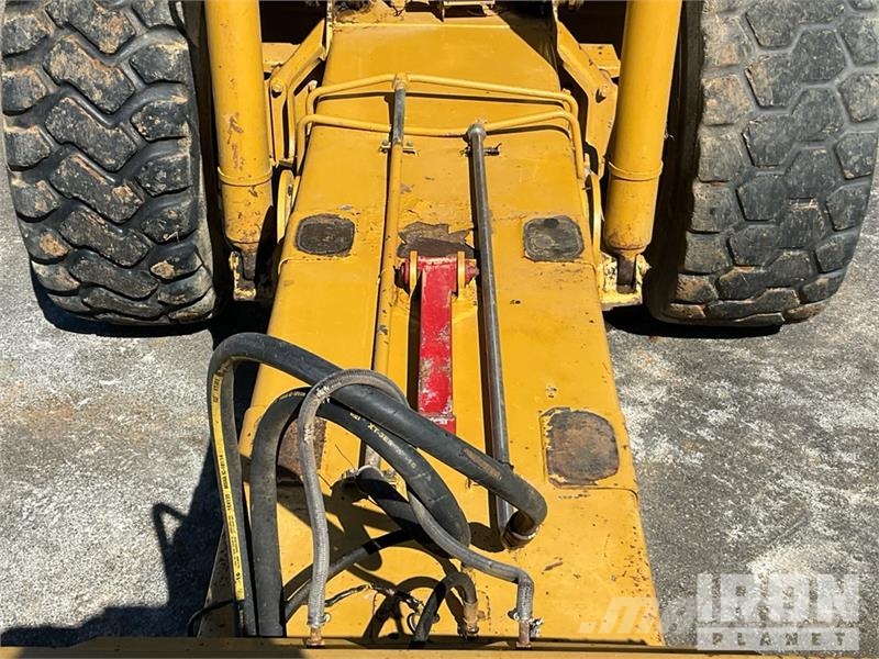 CAT D25C Haul Truck 鉸接式起吊車