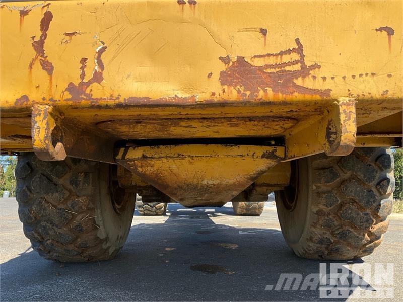CAT D25C Haul Truck 鉸接式起吊車