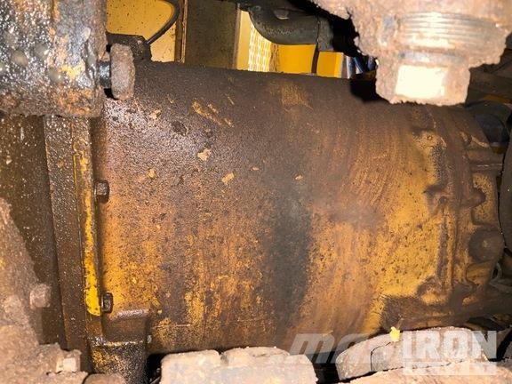 CAT D25C Haul Truck 鉸接式起吊車