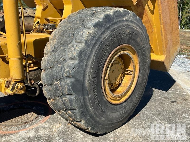 CAT D25C Haul Truck 鉸接式起吊車