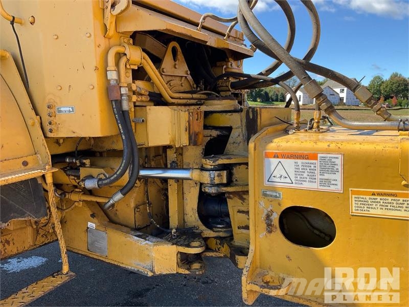 CAT D25C Haul Truck 鉸接式起吊車