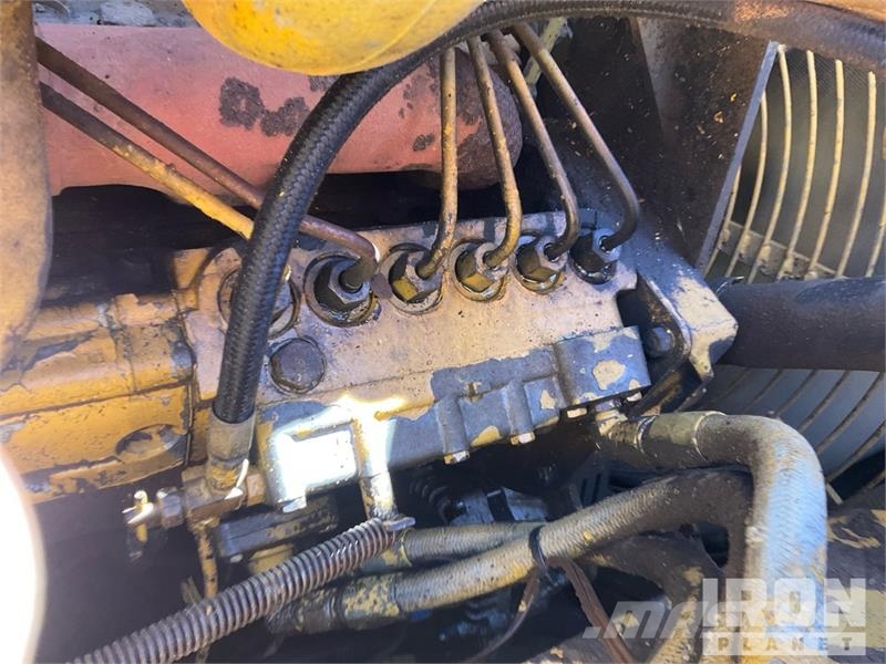 CAT D25C Haul Truck 鉸接式起吊車