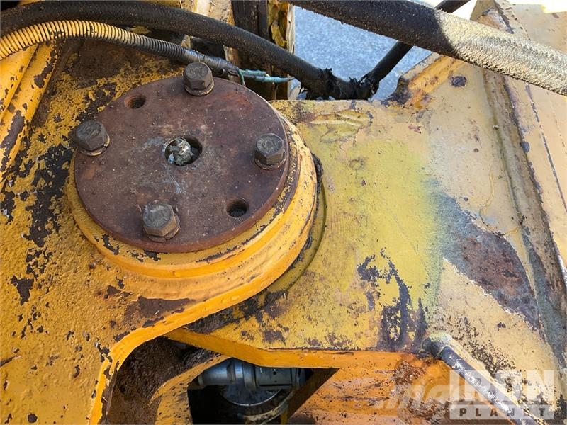 CAT D25C Haul Truck 鉸接式起吊車