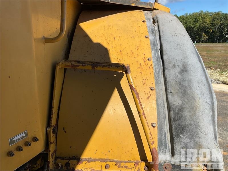 CAT D25C Haul Truck 鉸接式起吊車