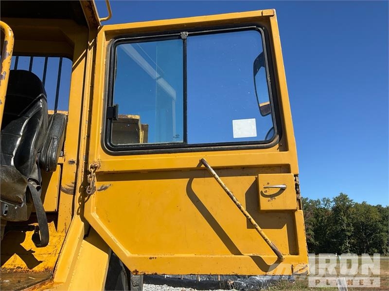 CAT D25C Haul Truck 鉸接式起吊車