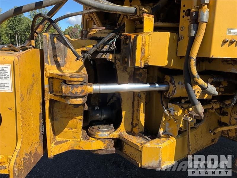 CAT D25C Haul Truck 鉸接式起吊車