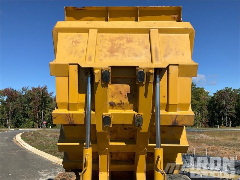 CAT D25C Haul Truck 鉸接式起吊車