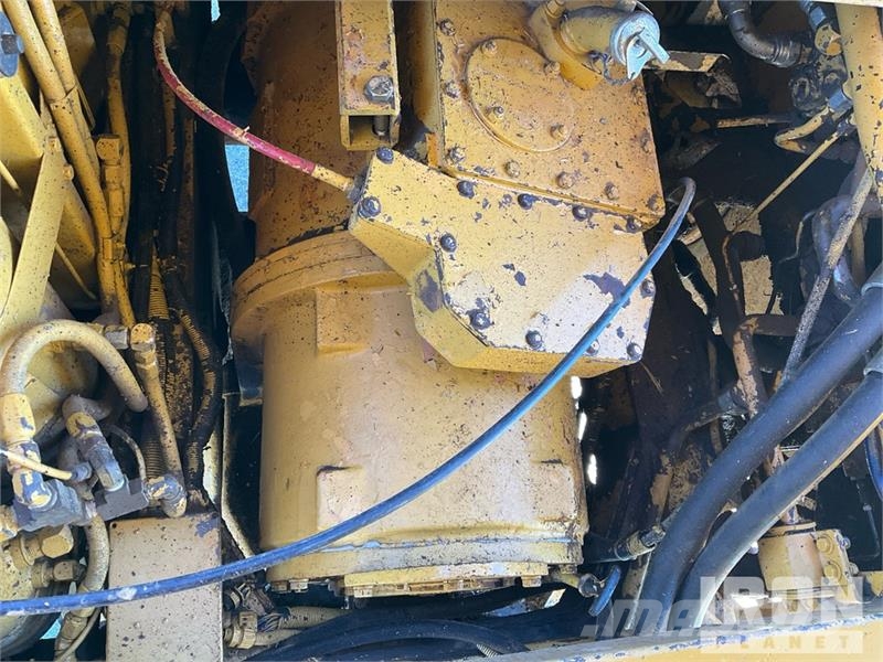 CAT D25C Haul Truck 鉸接式起吊車