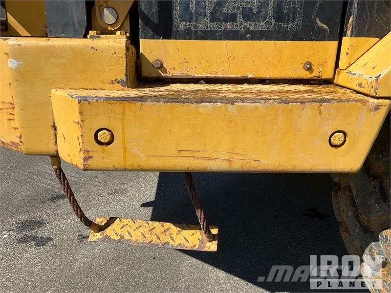 CAT D25C Haul Truck 鉸接式起吊車