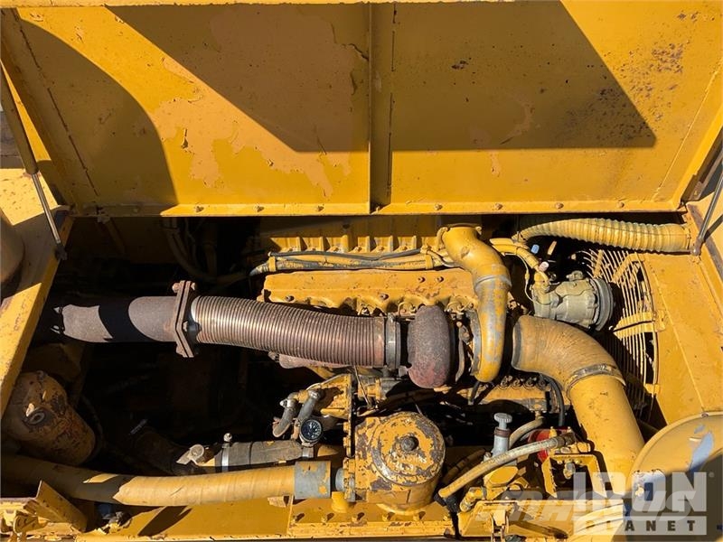 CAT D25C Haul Truck 鉸接式起吊車