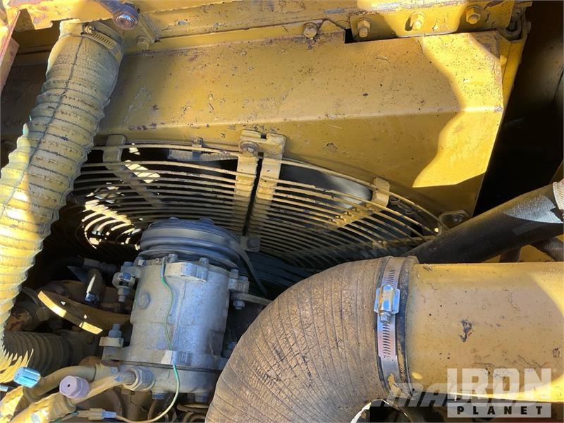 CAT D25C Haul Truck 鉸接式起吊車