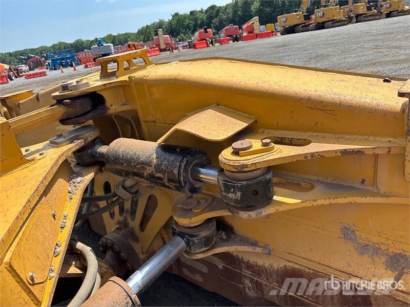 CAT D6 XE Crawler dozers