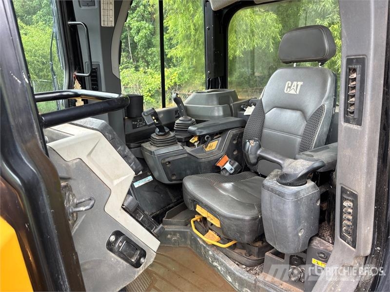 CAT D6 XE Crawler dozers