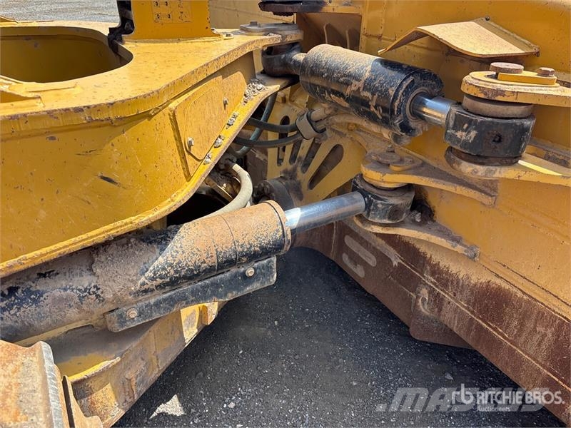 CAT D6 XE Crawler dozers