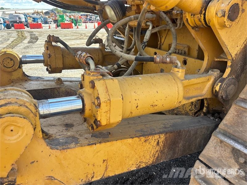 CAT D8R Crawler dozers