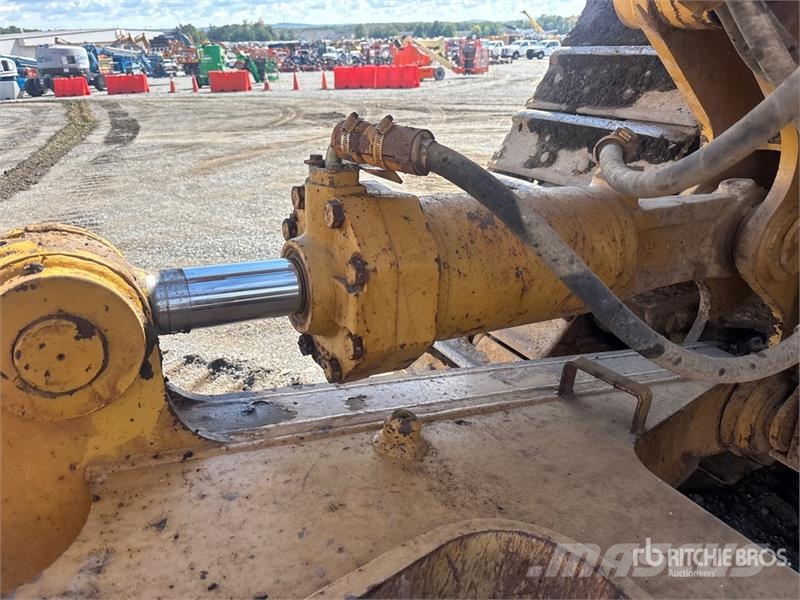 CAT D8R Crawler dozers
