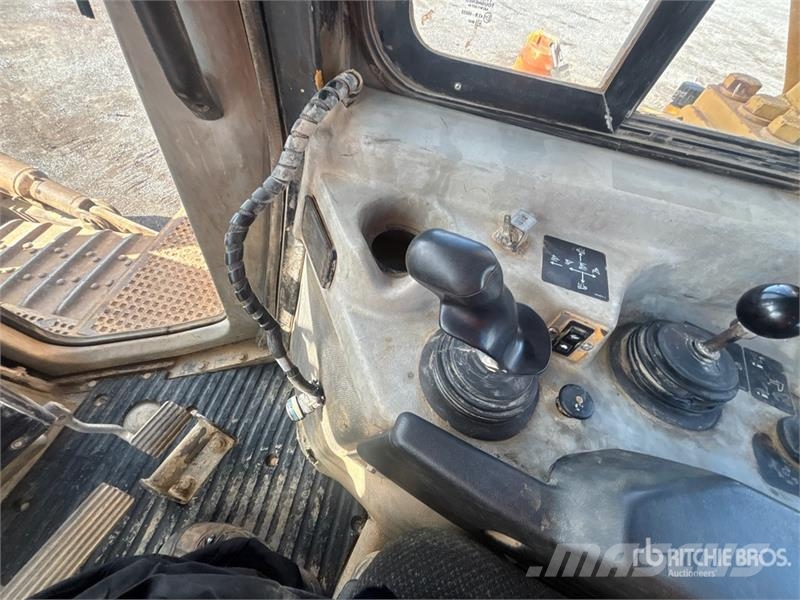 CAT D8R Crawler dozers