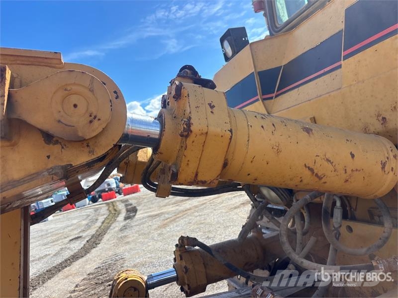 CAT D8R Crawler dozers