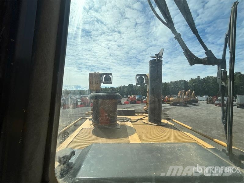 CAT D8R Crawler dozers