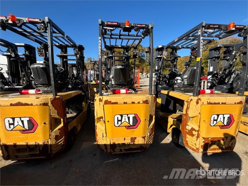 CAT EC25EN 2400 lb Electric Forklift Електронавантажувачі