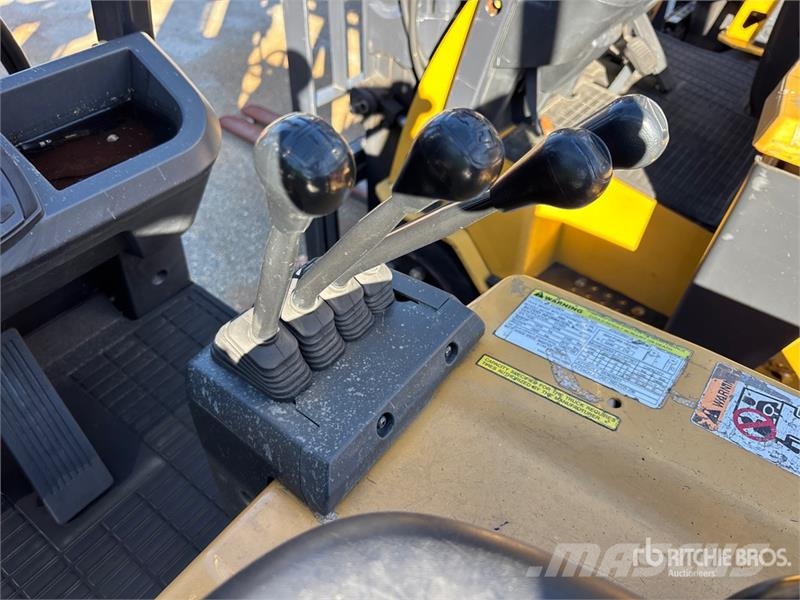 CAT EC25EN 2400 lb Electric Forklift Електронавантажувачі