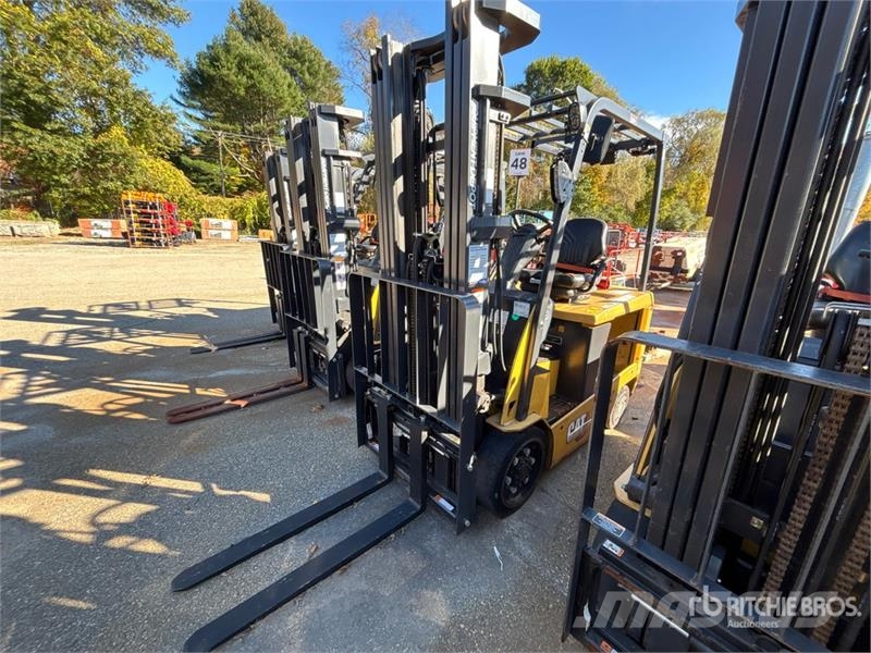 CAT EC25EN2 2400 lb Electric Forklift Elektriskie autoiekrāvēji