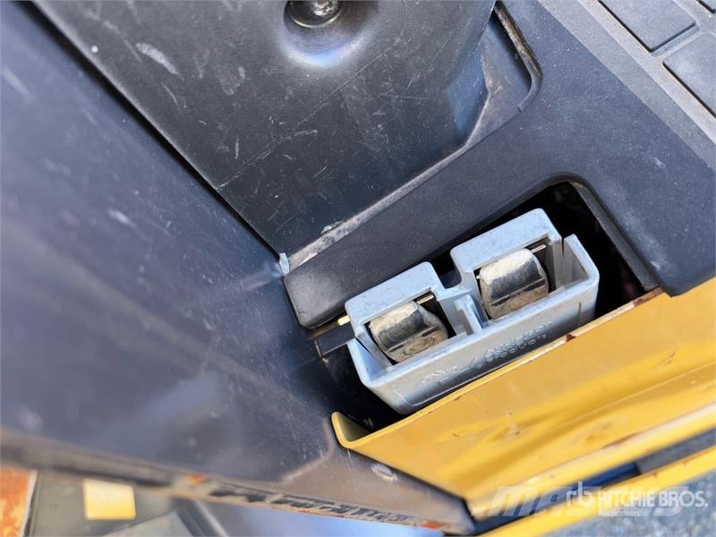 CAT EC25EN2 2400 lb Electric Forklift Elektriskie autoiekrāvēji