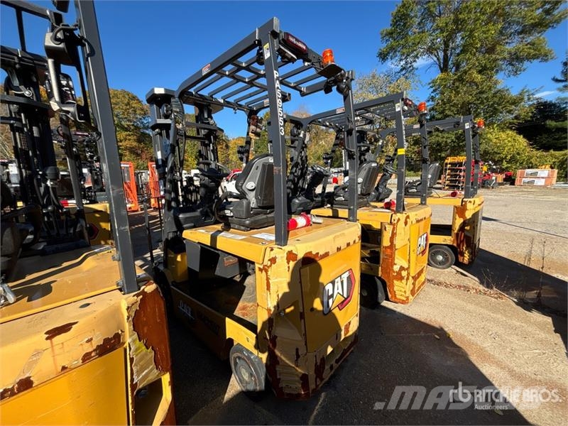 CAT EC25EN2 2400 lb Electric Forklift Elektriskie autoiekrāvēji