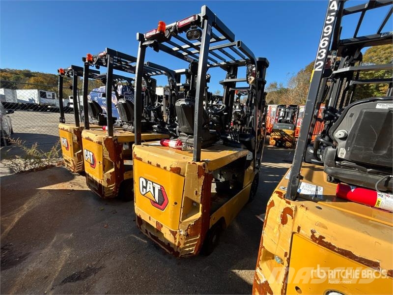 CAT EC25EN2 2400 lb Electric Forklift Elektriskie autoiekrāvēji