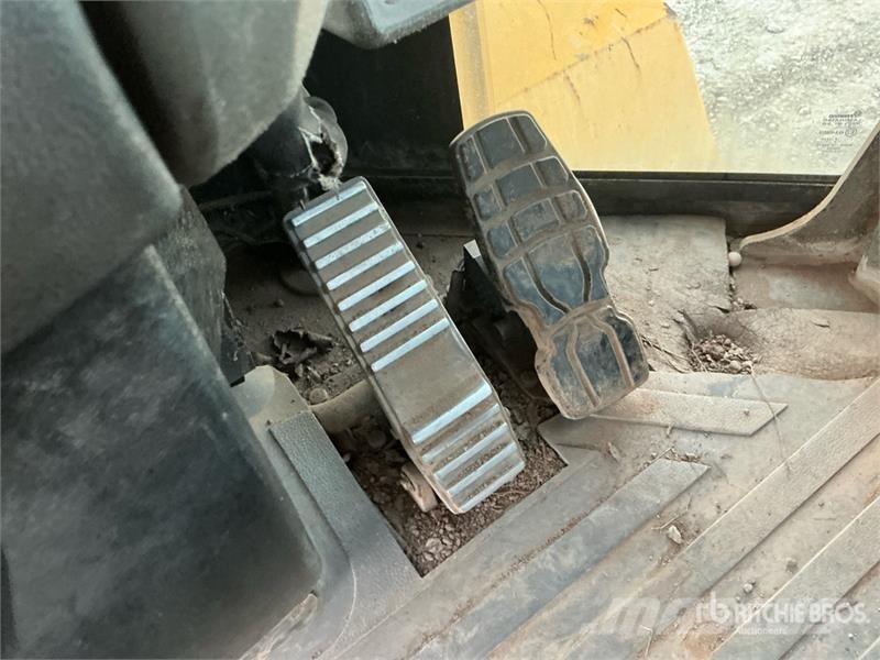 CAT IT38H Wheel Loader Pale gommate
