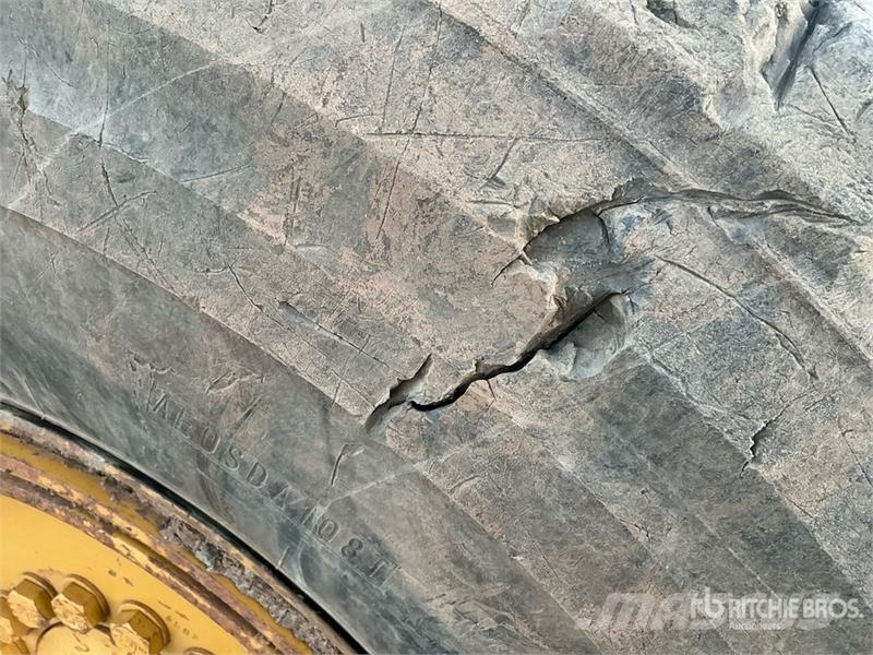 CAT IT38H Wheel Loader Pale gommate