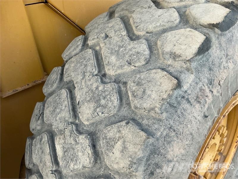 CAT IT38H Wheel Loader Pale gommate