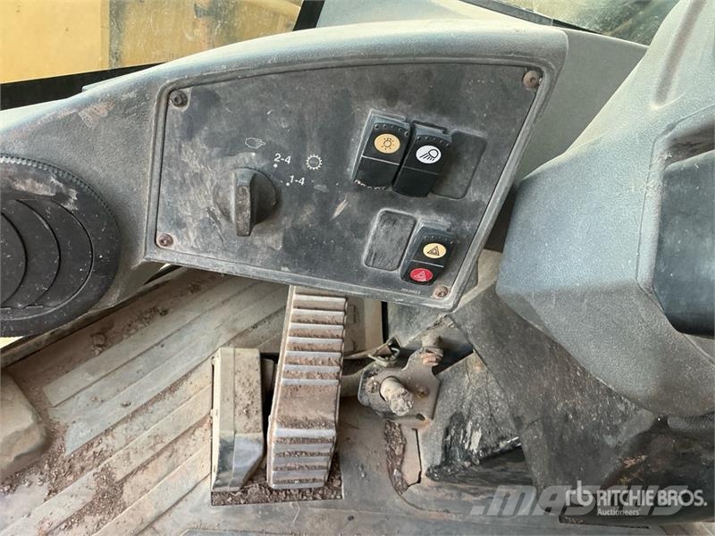 CAT IT38H Wheel Loader Pale gommate