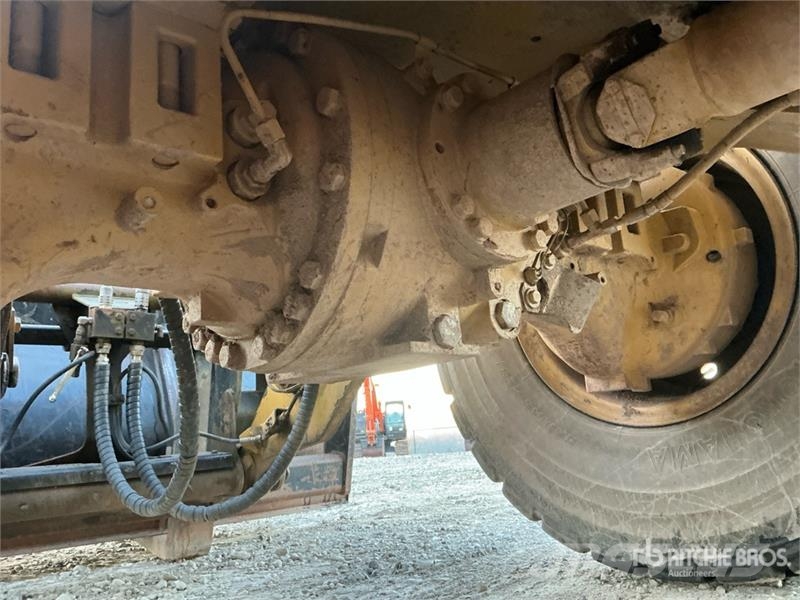 CAT IT38H Wheel Loader Pale gommate