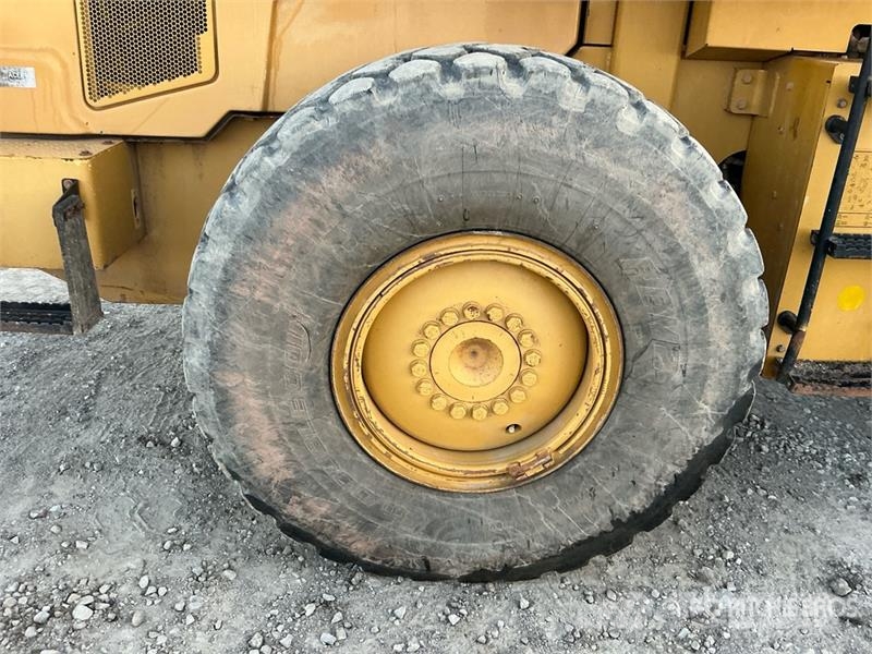CAT IT38H Wheel Loader Pale gommate