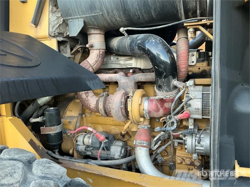 CAT IT38H Wheel Loader Pale gommate