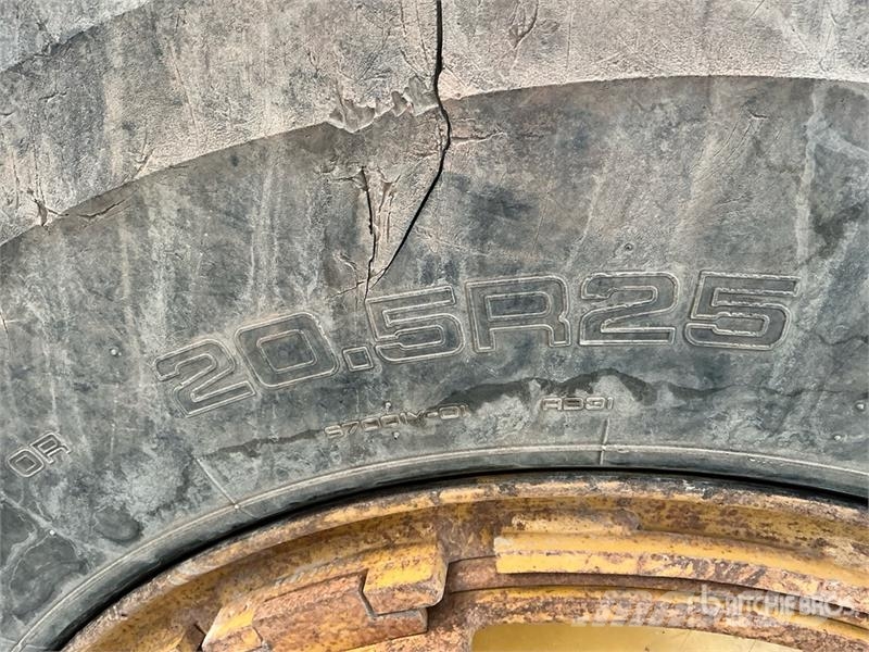 CAT IT38H Wheel Loader Pale gommate