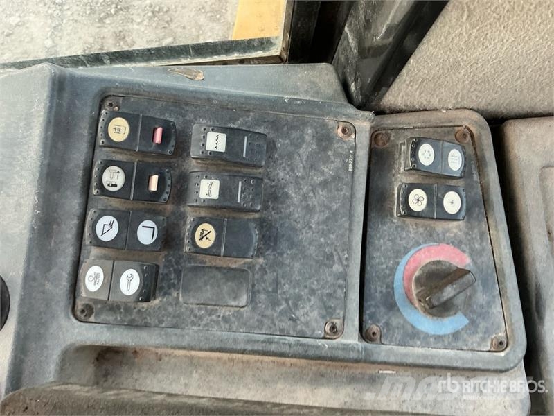 CAT IT38H Wheel Loader Pale gommate
