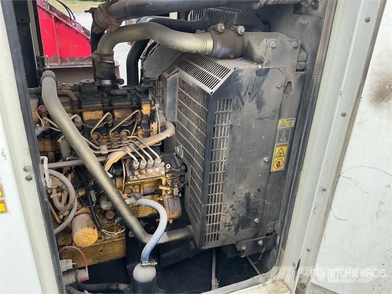 CAT XQ-30 27 kW Skid-Mounted Generator Set Dīzeļģeneratori