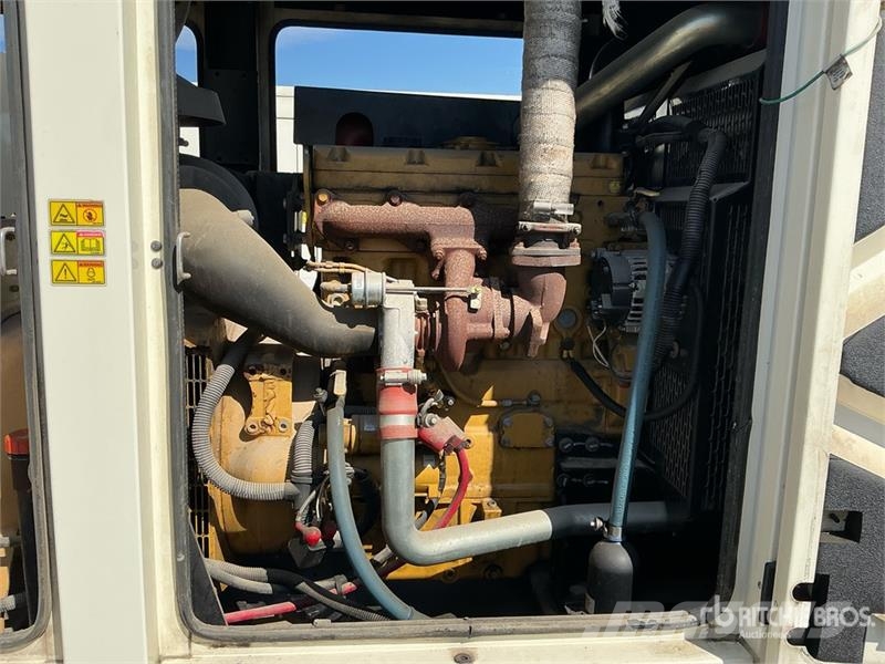CAT XQ100 100 kW Mobile Generator Set Dizel agregati
