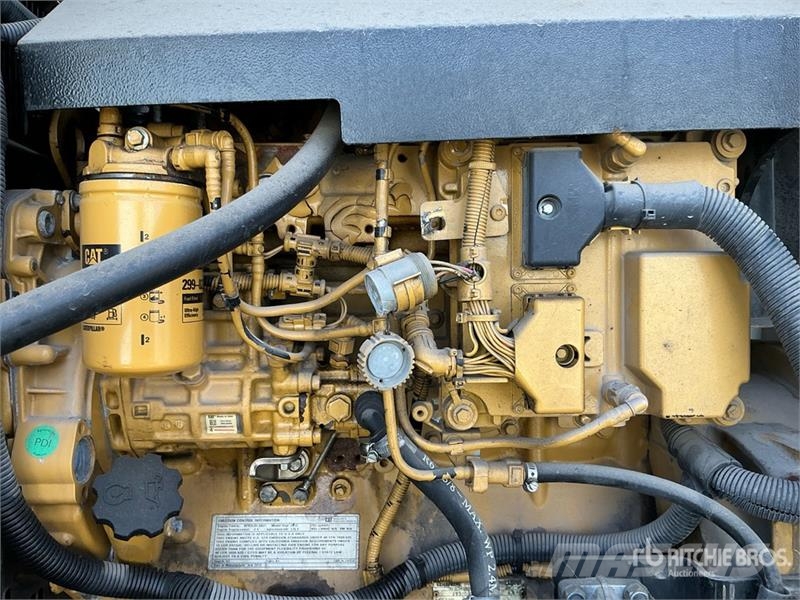 CAT XQ100 100 kW Mobile Generator Set Dizel agregati