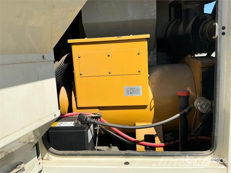 CAT XQ100 100 kW Mobile Generator Set Dizelski agregati