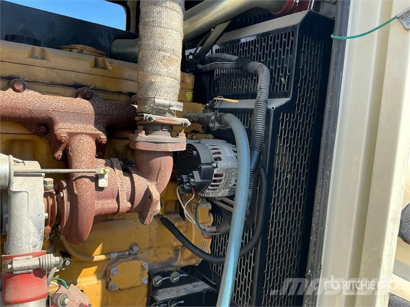 CAT XQ100 100 kW Mobile Generator Set Dizel agregati