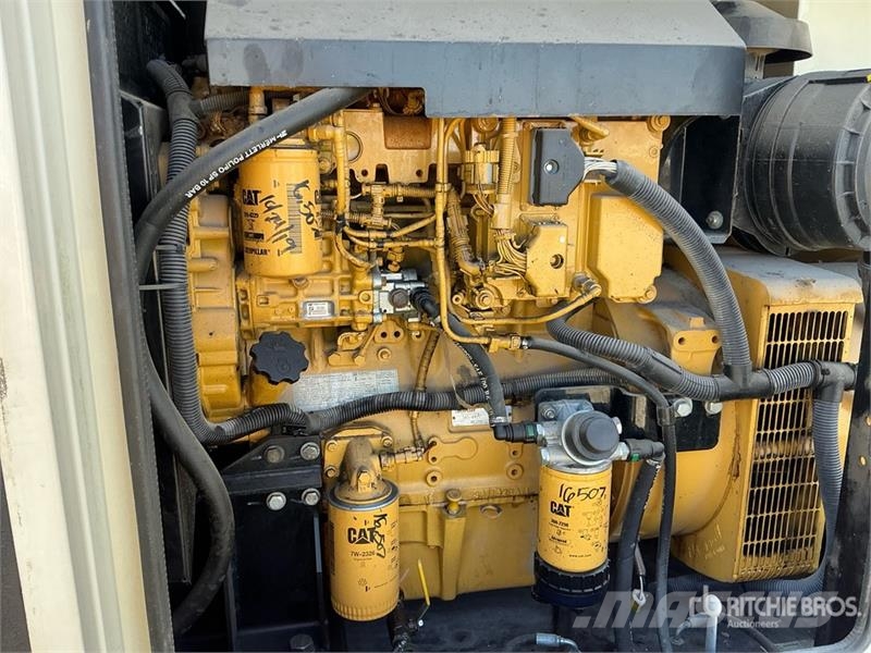 CAT XQ100 100 kW Mobile Generator Set Dizelski agregati