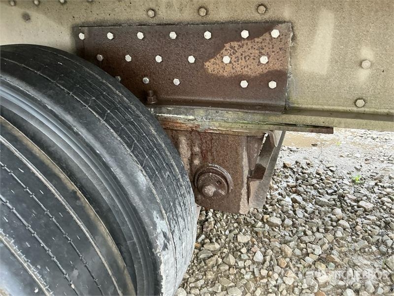 Chaparrl 48 ft Spread Axle Flatbed Trailer Planhengere
