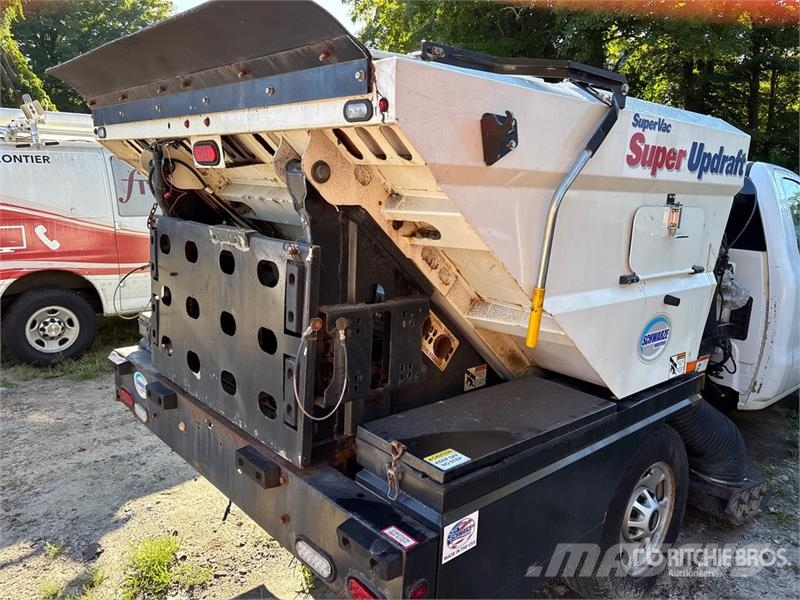 Chevrolet 2500 Kehrmaschine