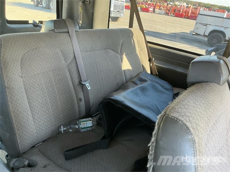 Chevrolet 3500 11 Passenger Van Panel vanlar